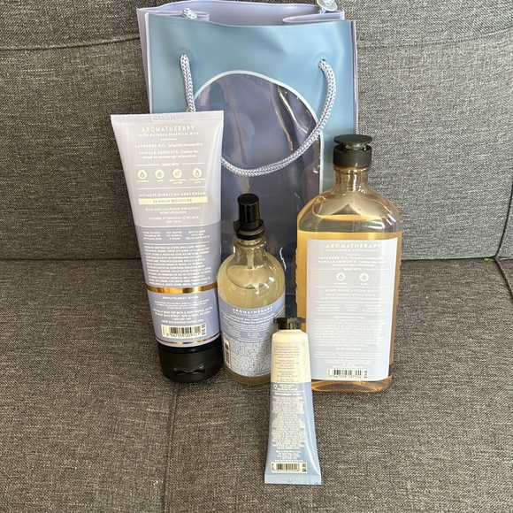 BATH & BODY 4pc SET AROMATHERAPY NATURAL ESSENTIAL OILS. - Picture 4 of 5